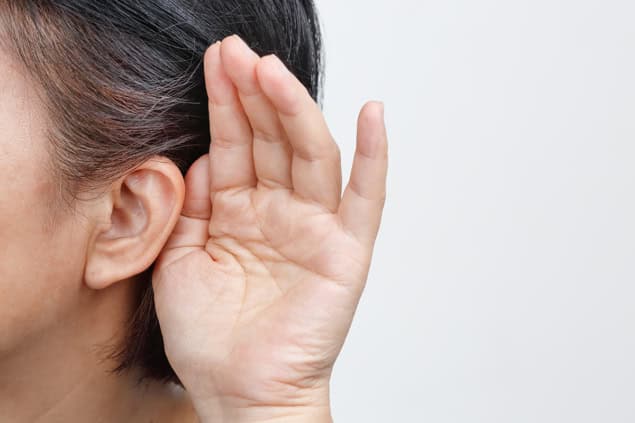 hand cupping ear