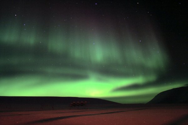 How does the AURORA BOREAL and the AUSTRAL happen? 