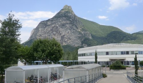 Jagged peaks at ILL in Grenoble