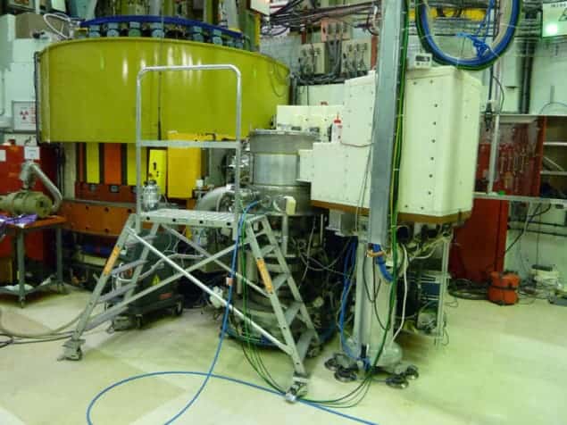 A photograph of the D4C experiment at ILL