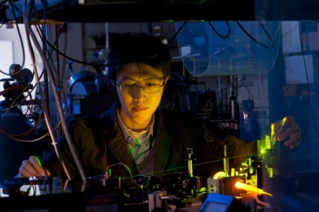 Photo of Rice University graduate student Shuzhen Ye using an ultraviolet laser to create a Rydberg atom