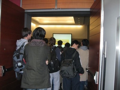 Crowd outside the session on Majorana fermions