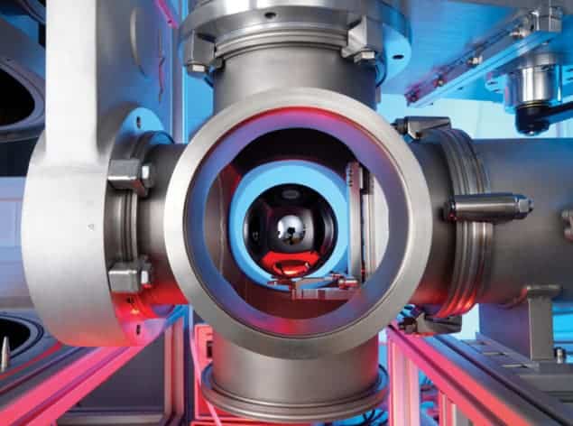 Photo of a trapped silicon sphere at the UK National Physical Laboratory