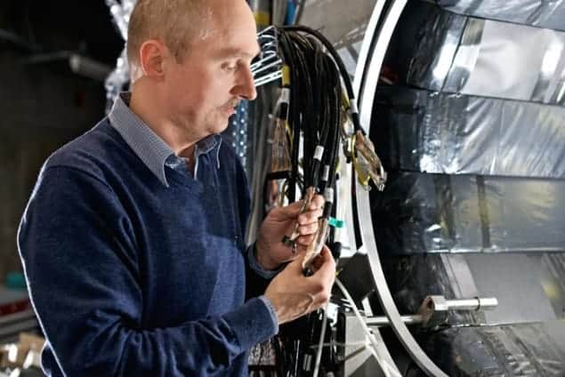 An image of PSI researcher Malte Hildebrandt working on the MuCap detector