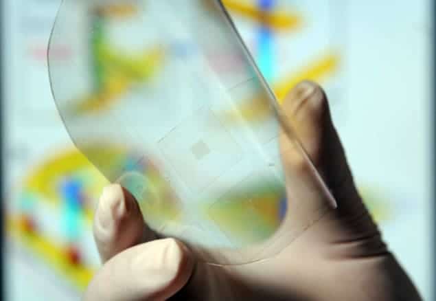 A hand holds a piezotronic transistor array