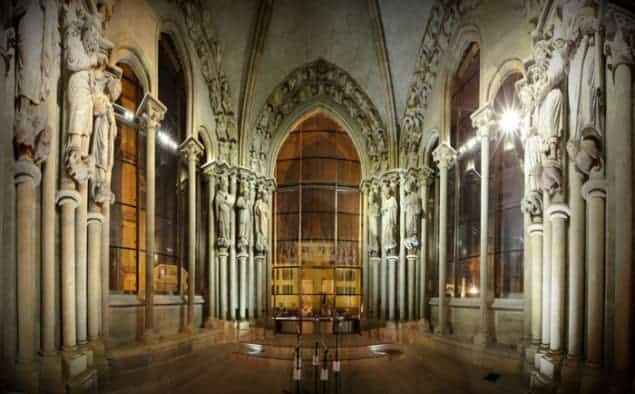 Photograph of the interior of Lausanne Cathedral showing the echolocation system