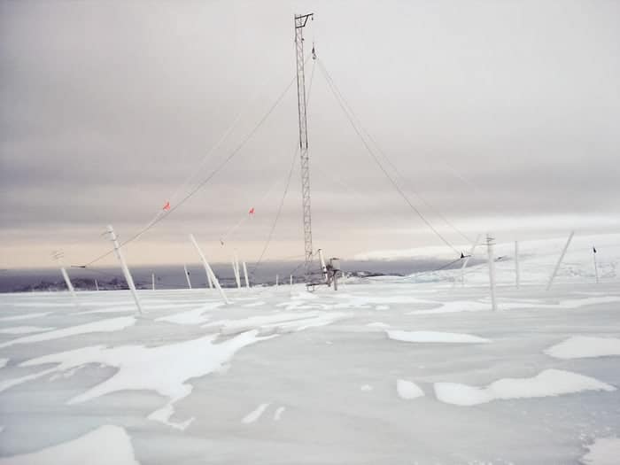 A VLF receiving antenna at Palmer Station, Antarctica