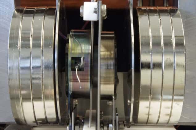 Photograph of the thermionic generator Photograph of the thermionic generator