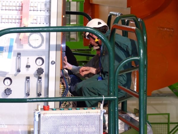 Final touches: engineers get CMS ready for proton collisions