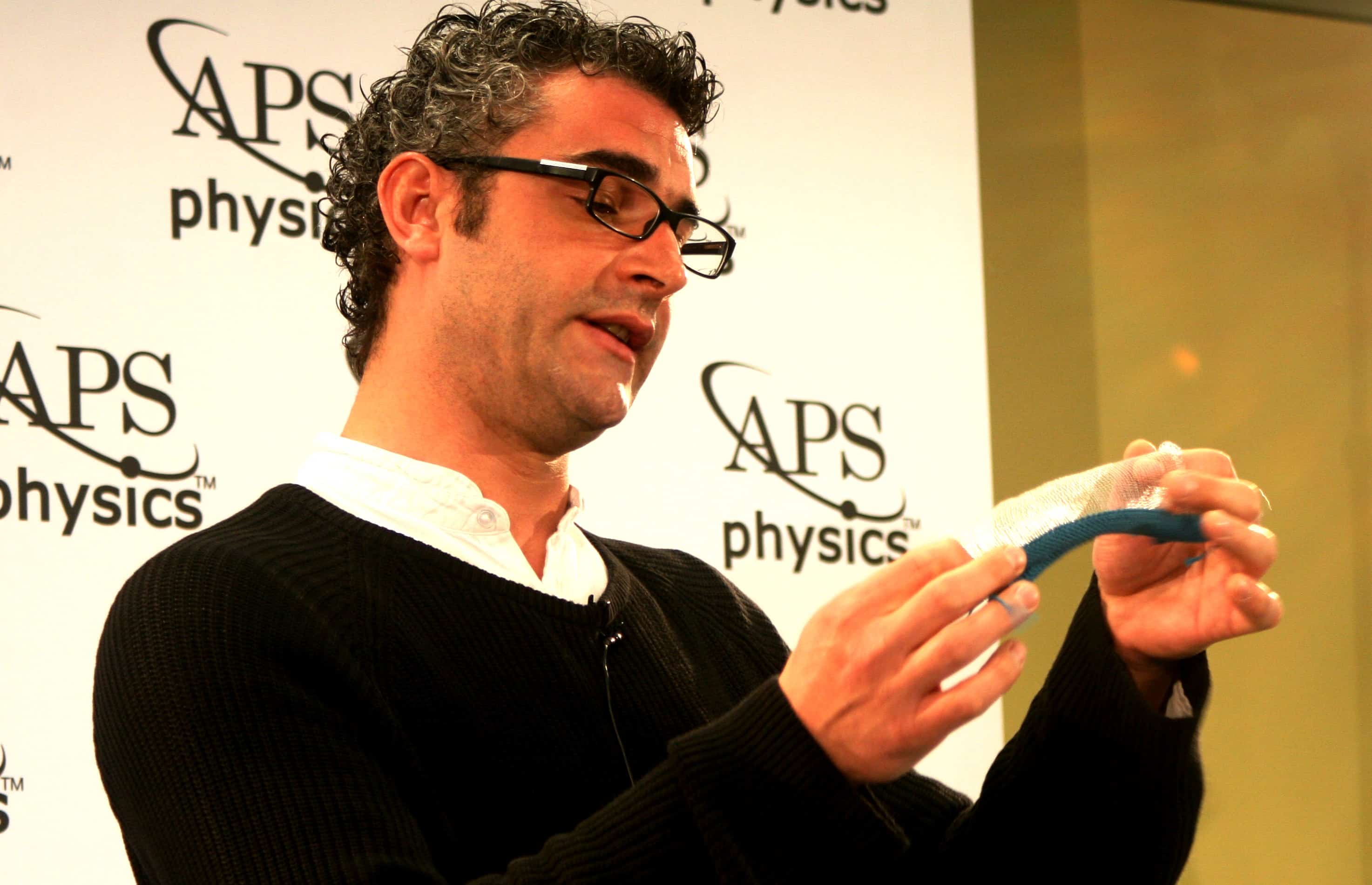 Frédéric Lechenault talked about the physics of knitted materials