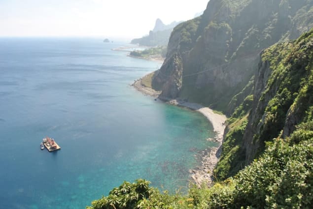 Photograph of the coastline of the South Korean island Ulleung-do