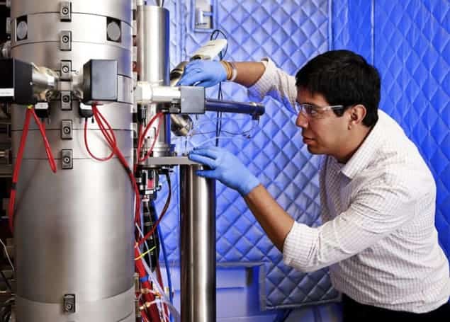 Juan Carlos Idrobo working on his electron microscope