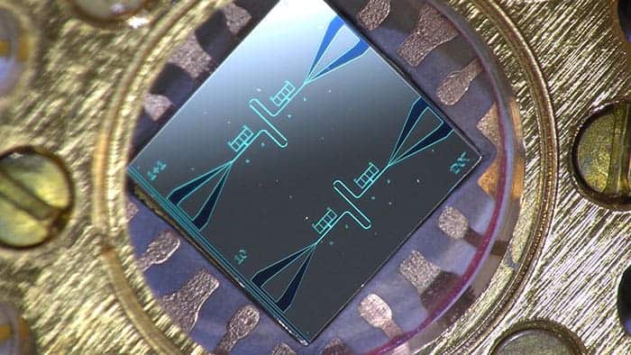 Photo of the silicon chip with two parallel superconducting oscillators and the quantum-circuit refrigerators connected to them