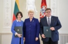 Photograph of Fabiola Gianotti, Dalia Grybauskaite and Linas Linkevicius