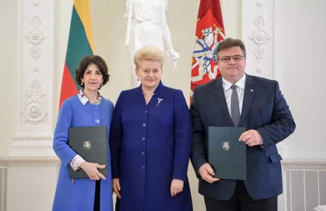 Photograph of Fabiola Gianotti, Dalia Grybauskaite and Linas Linkevicius Photograph of Fabiola Gianotti, Dalia Grybauskaite and Linas Linkevicius