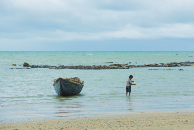 Photo of fishing boat, person and beach in Bangladesh. Courtesy: by Saiful Islam - Own work, CC BY-SA 4.0, https://commons.wikimedia.org/w/index.php?curid=35668254