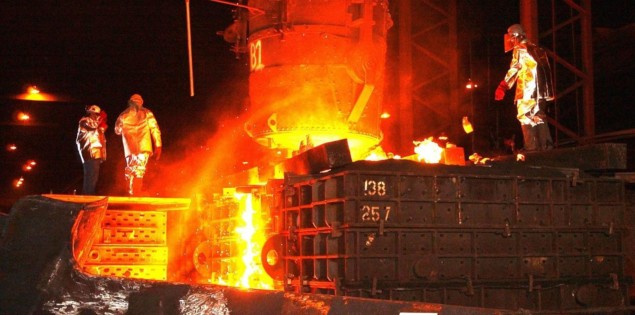Photo of steel workers. Source: https://pixabay.com/en/steel-mill-workers-foundry-metal-616536/