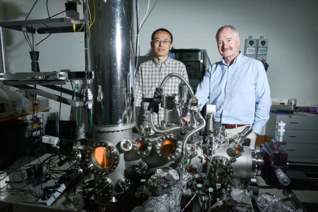 Xiaopu Zhang and John Boland at the STM lab