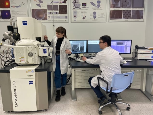 diamond lenses for synchrotrons 13_03_2020 Polina Medvedskaya stands next to a scanning-electron microscope while Ivan Lyatun looks at the images on a computer monitor