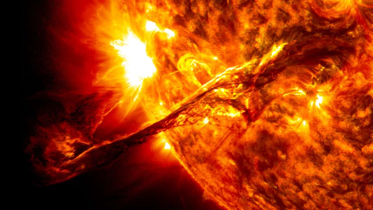 Calculating the speed of coronal mass ejections could avoid unneeded satellite shutdown – Physics World