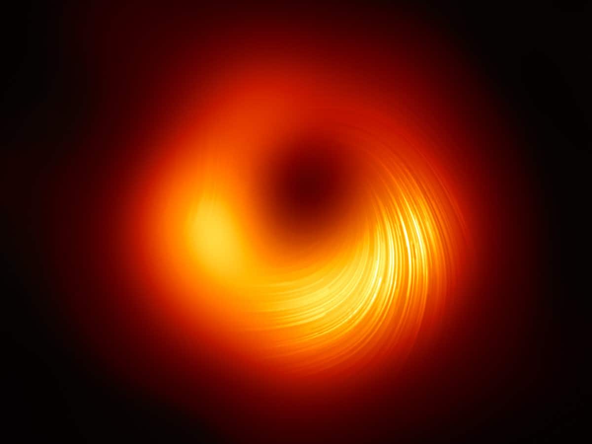 Image: New black hole image reveals magnetic fields