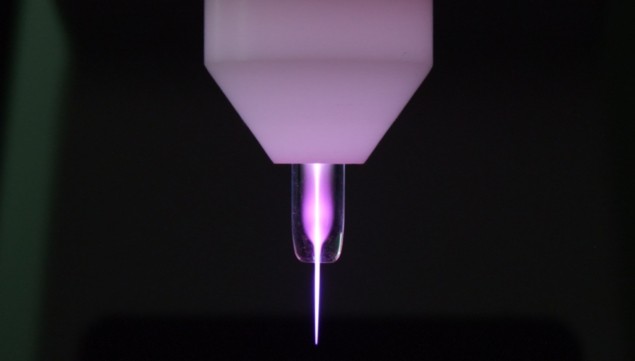 Helium microplasma jet device