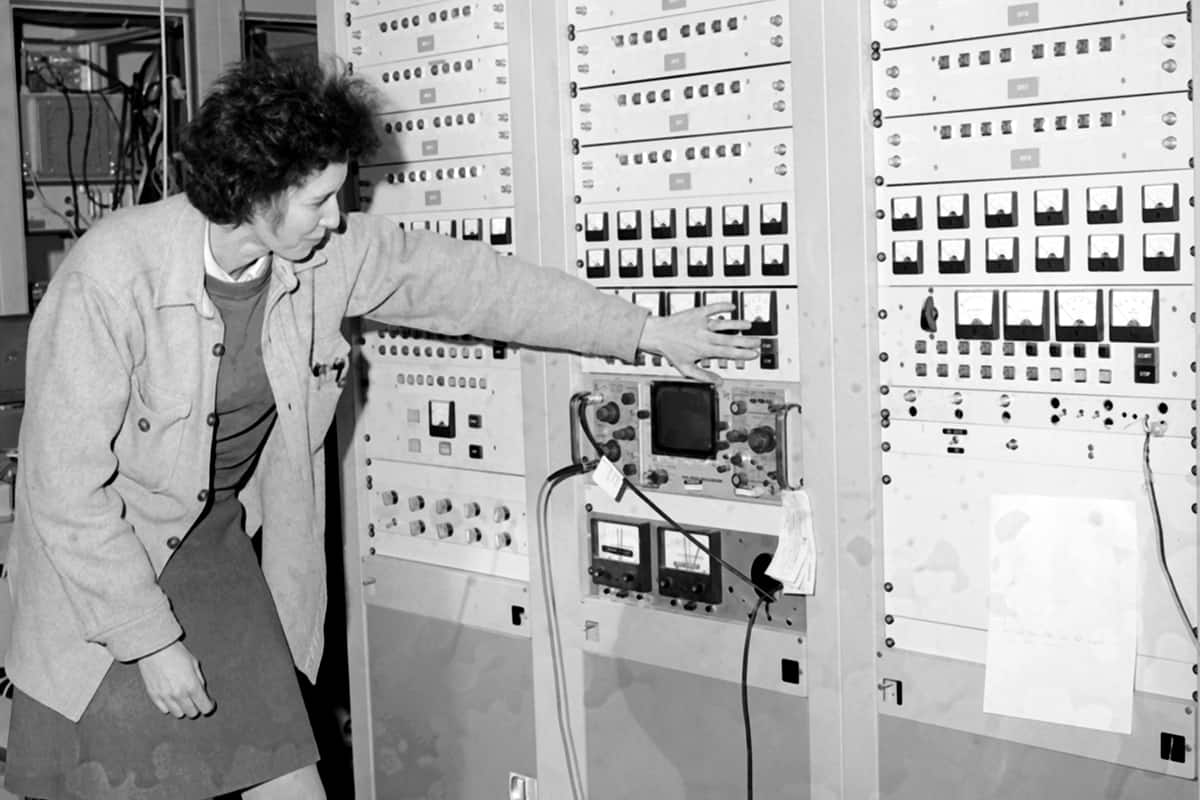 Helen Edwards monitoring display panels in 1971