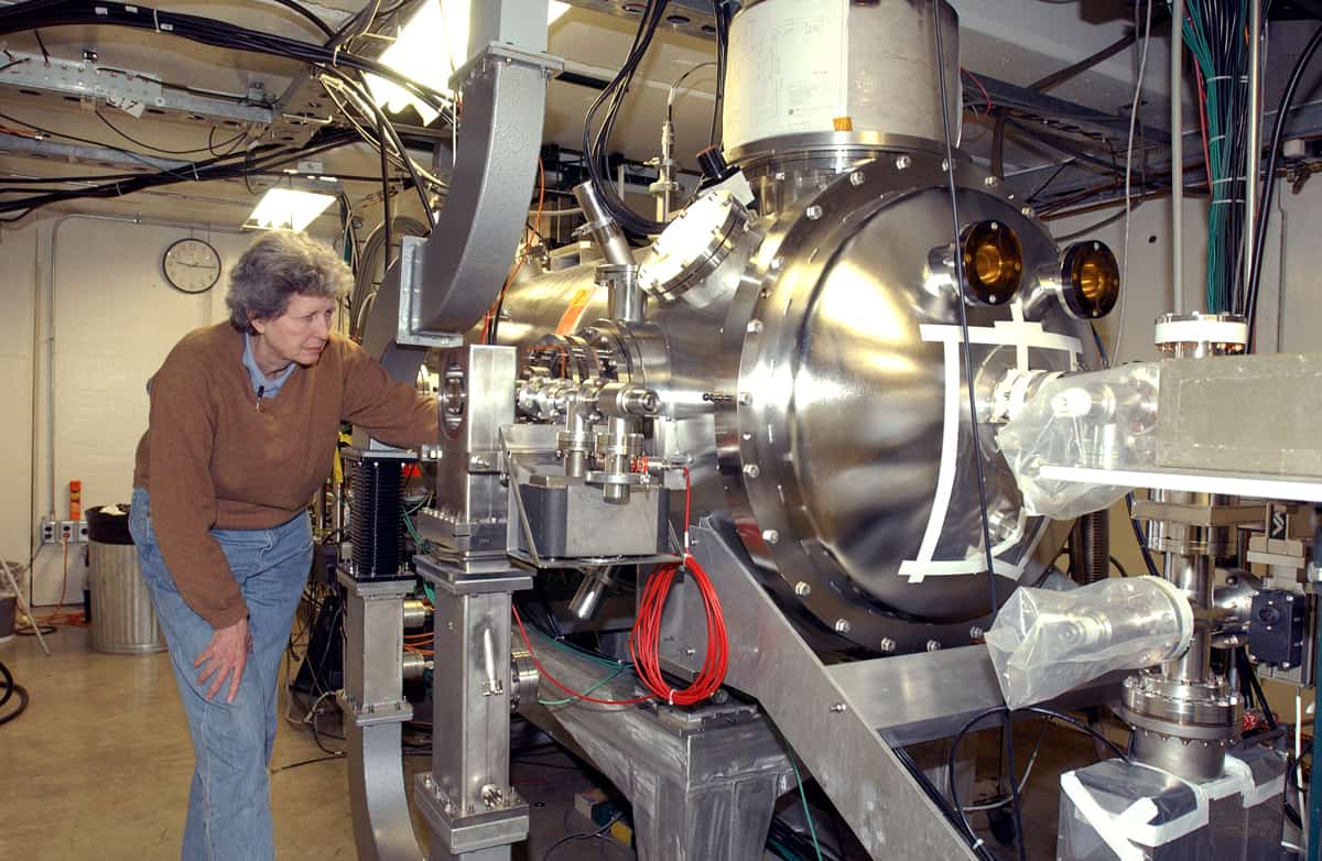 Helen Edwards working on research and development of superconducting magnets and cavities
