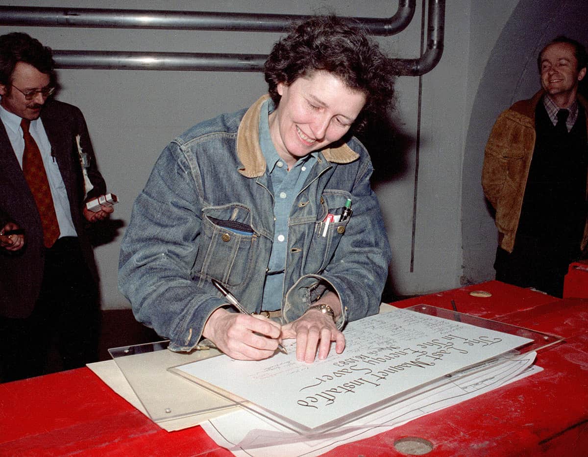 Helen Edwards adds her signature to a commemorative sign