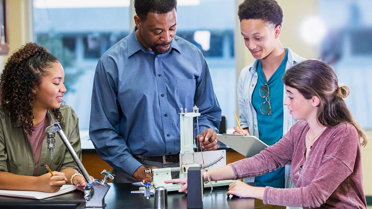 Tackling the UK’s physics teacher shortage with a new apprenticeship scheme