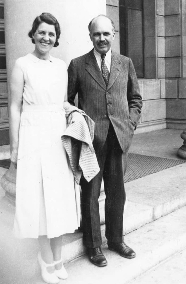 Black-and-white photo of Sir Lawrence Bragg and his wife Lady Alice Bragg