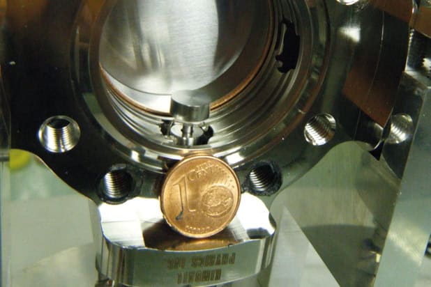An ultrahigh-vacuum cell