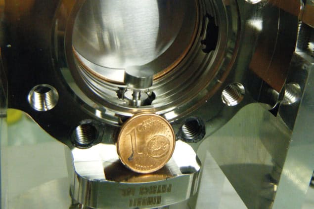 An ultrahigh-vacuum cell An ultrahigh-vacuum cell