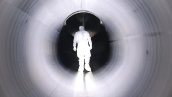 Photo of a worker inside KATRIN during the construction phase