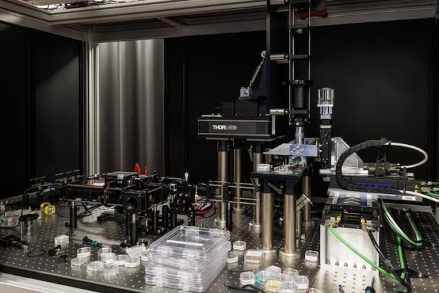 An optical bench with some equipment on it