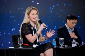 Photo of Alexandra Vidyuk speaking