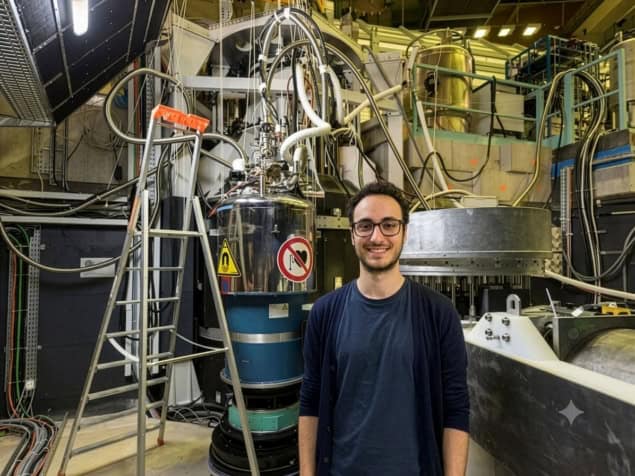 Photo of Federico Mazza in the lab at the ILL