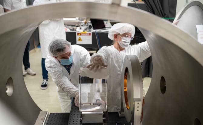 Researchers test a novel adaptive optics device