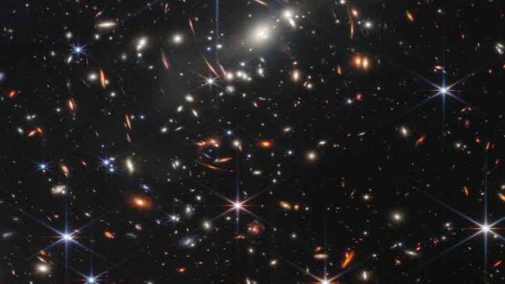 The first JWST deep-field image showing lots of galaxies